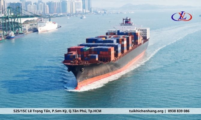 Cảng Việt Nam tiếp nhận siêu tàu container 179652
